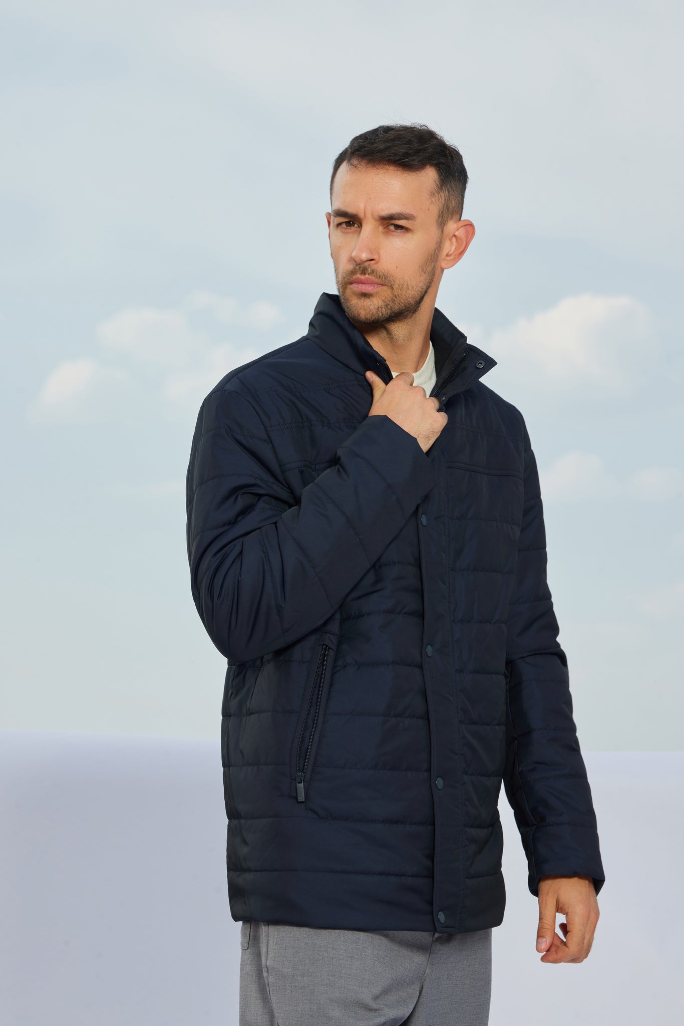 Geacă dark navy pentru bărbați Madzerini, material lână, detaliu texturat, mărimi 46-50.