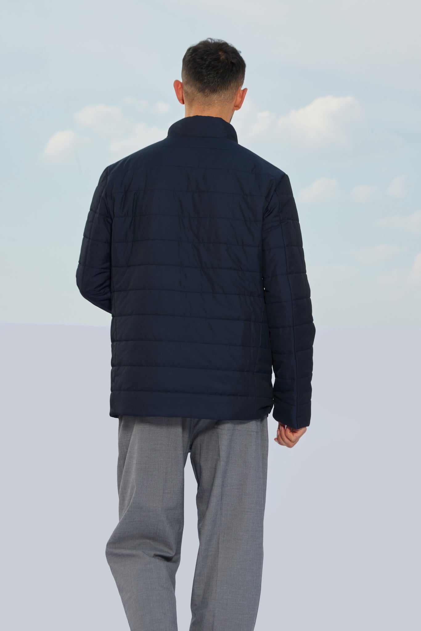 Geacă bărbați KLAUS dark navy Madzerini, lână, vedere spate, textură matlasată.