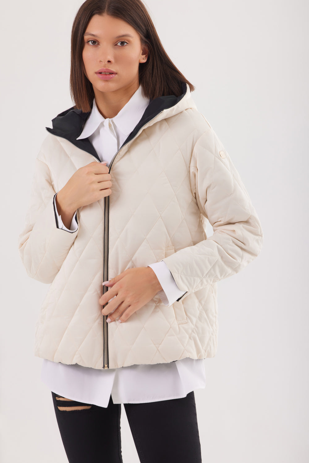 Geacă matlasată reversibilă Madzerini damă beige-negru, detaliu.