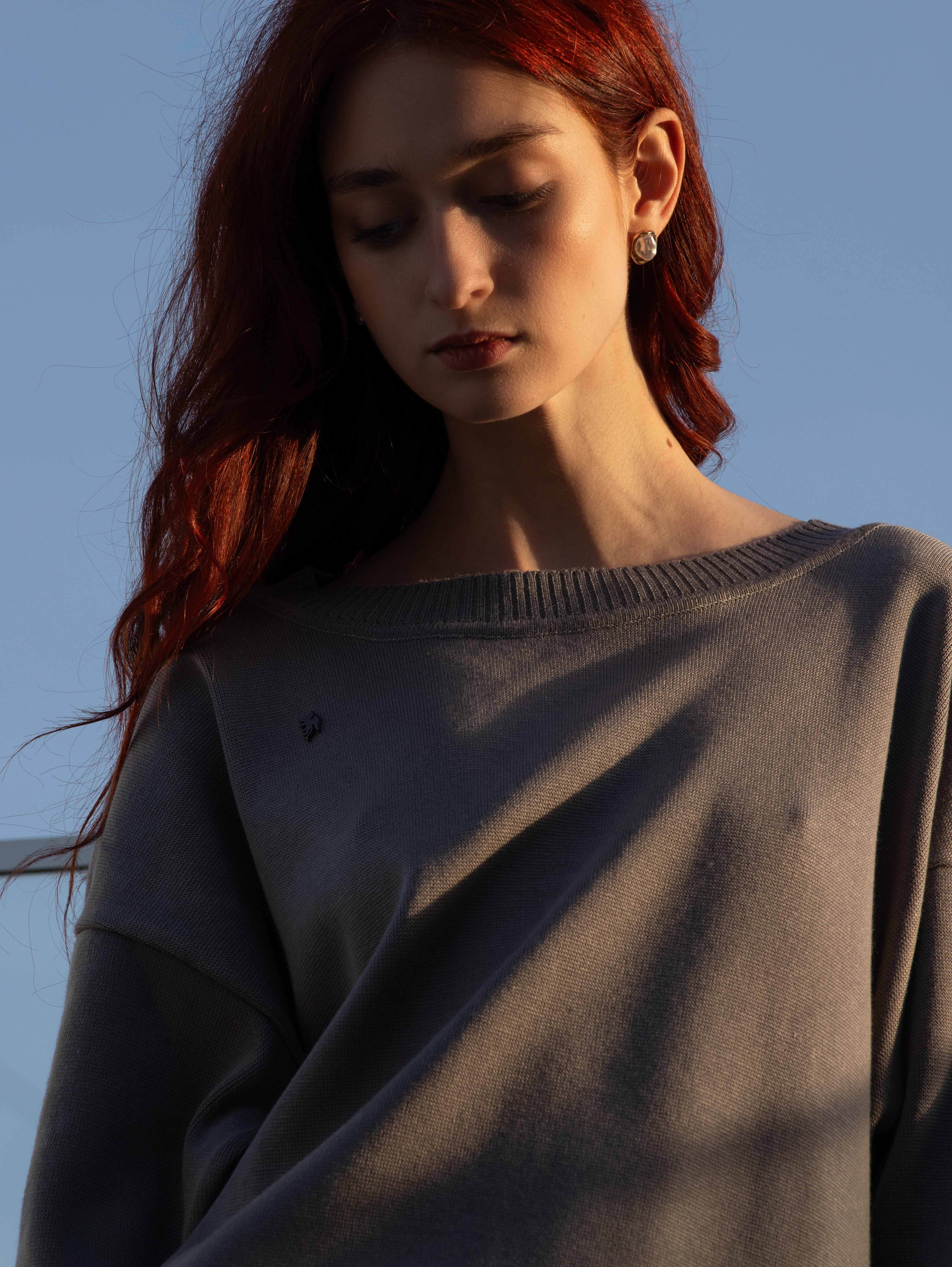 Set tricot damă GRI din lână merinos – pulover oversize + pantaloni largi MARRONE