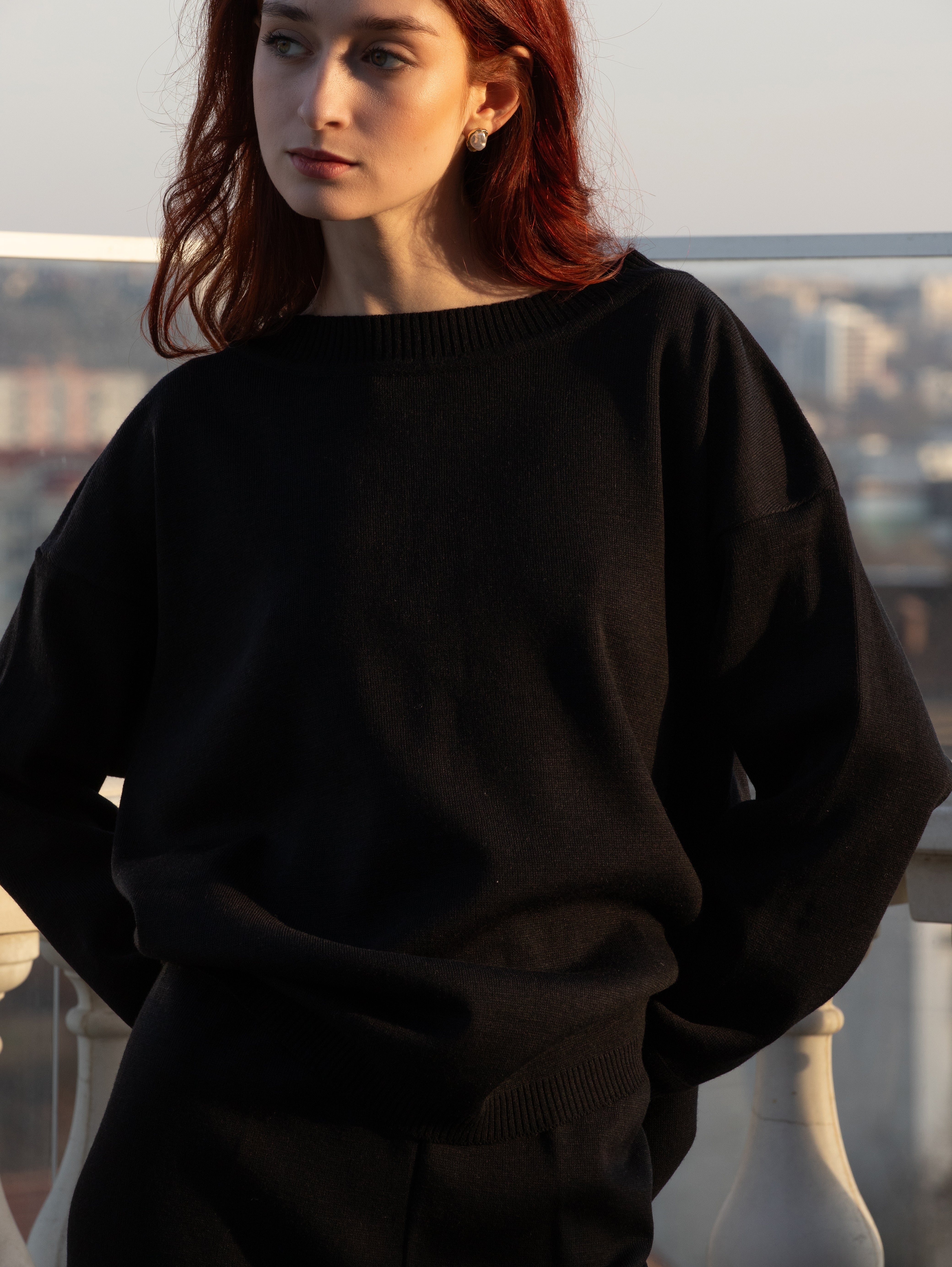 Set tricot damă NEGRU din lână merinos – pulover oversize + pantaloni largi MARRONE