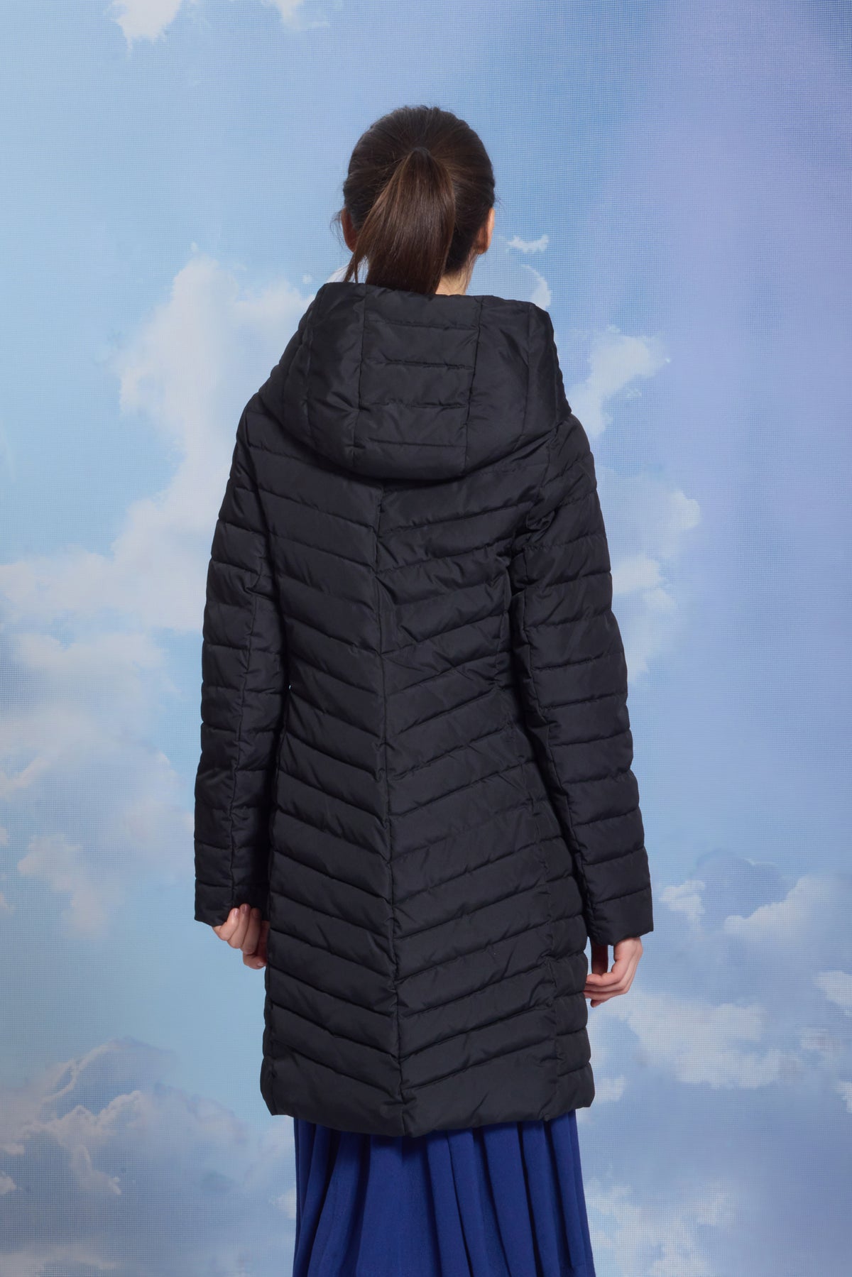 Palton damă matlasat dark navy Madzerini cu glugă, textură diagonale.