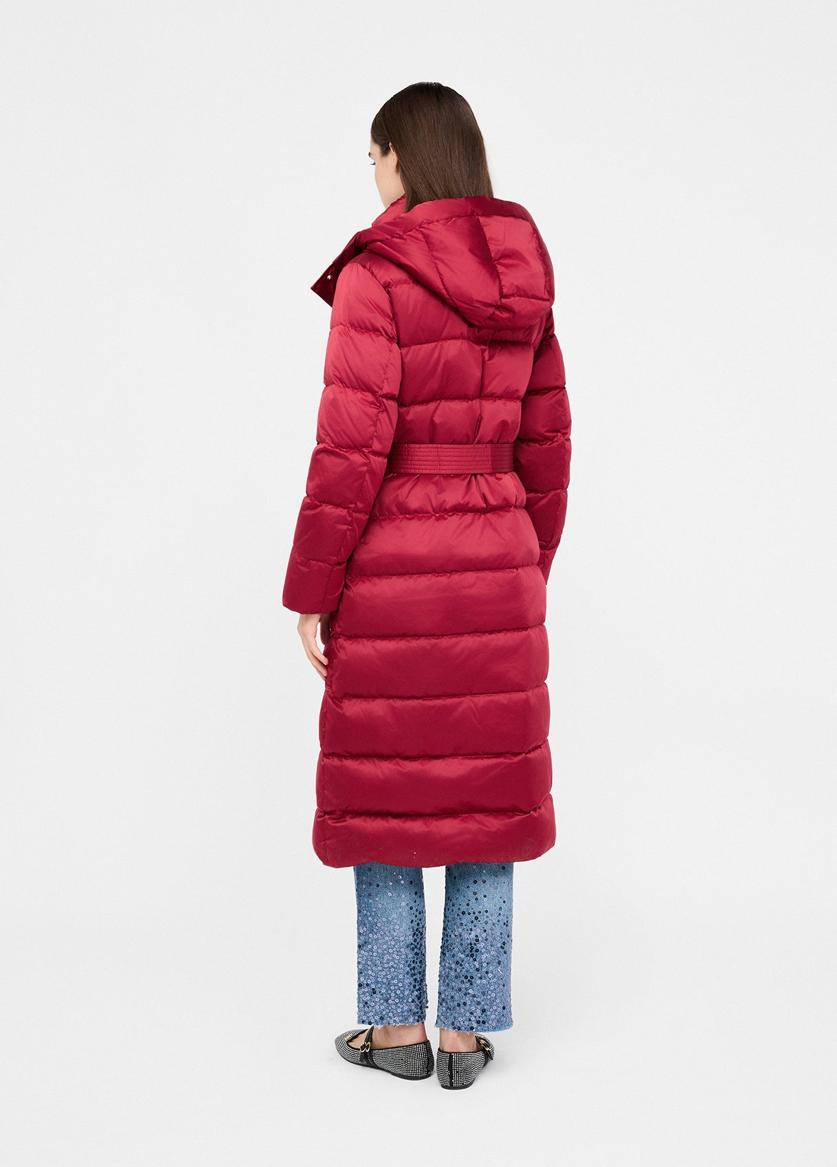 Palton matlasat bordo cu glugă și cordon Madzerini, vedere spate.