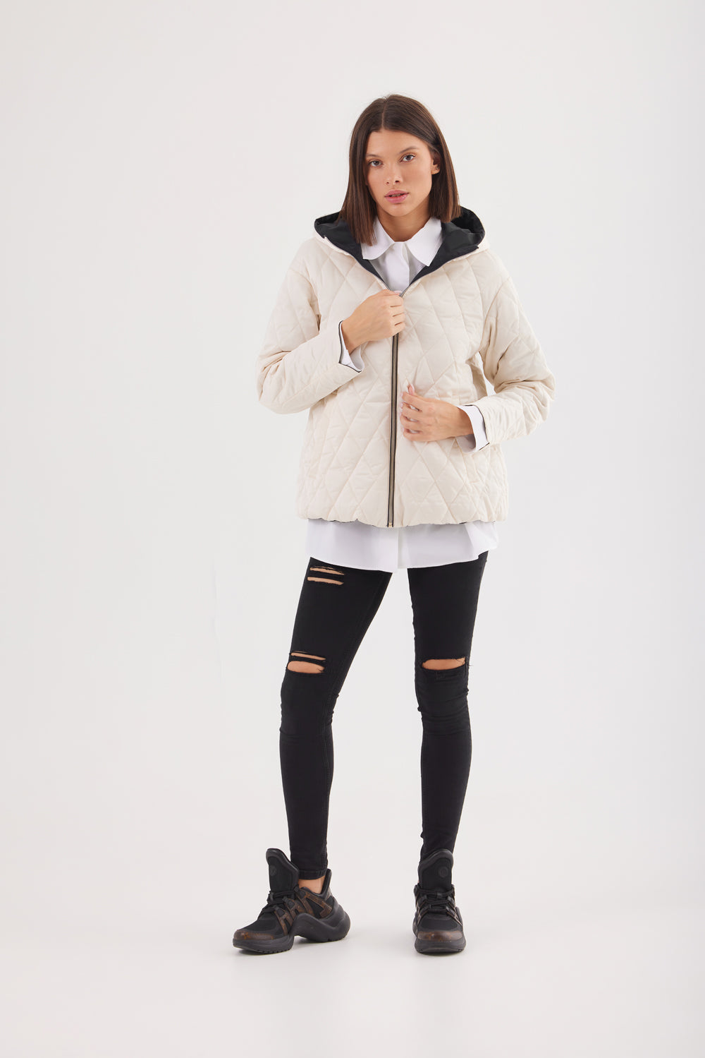 Geacă damă matlasată reversibilă Madzerini, beige/negru, cu glugă.