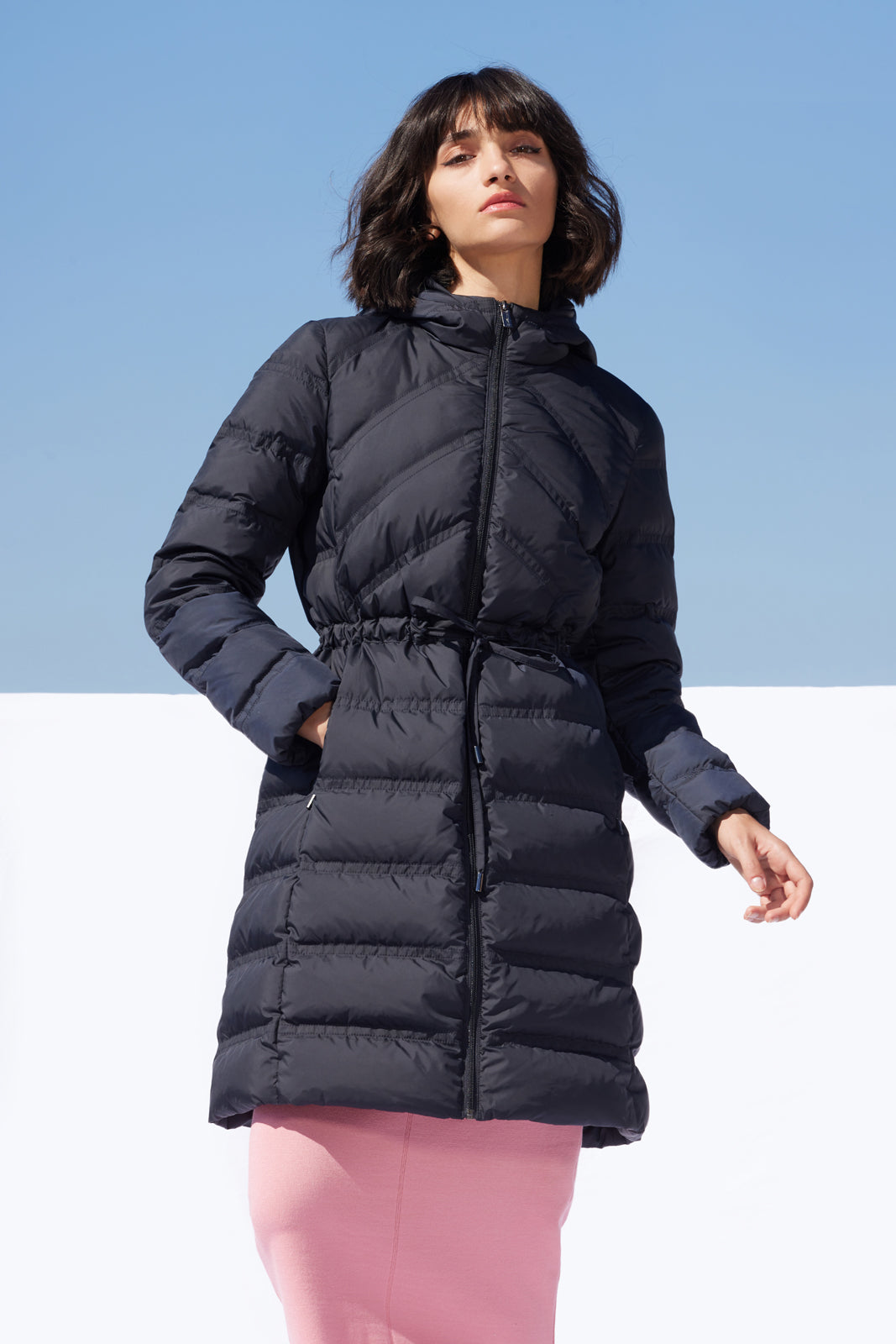 Palton matlasat Madzerini dark navy pentru femei, elegant și călduros.