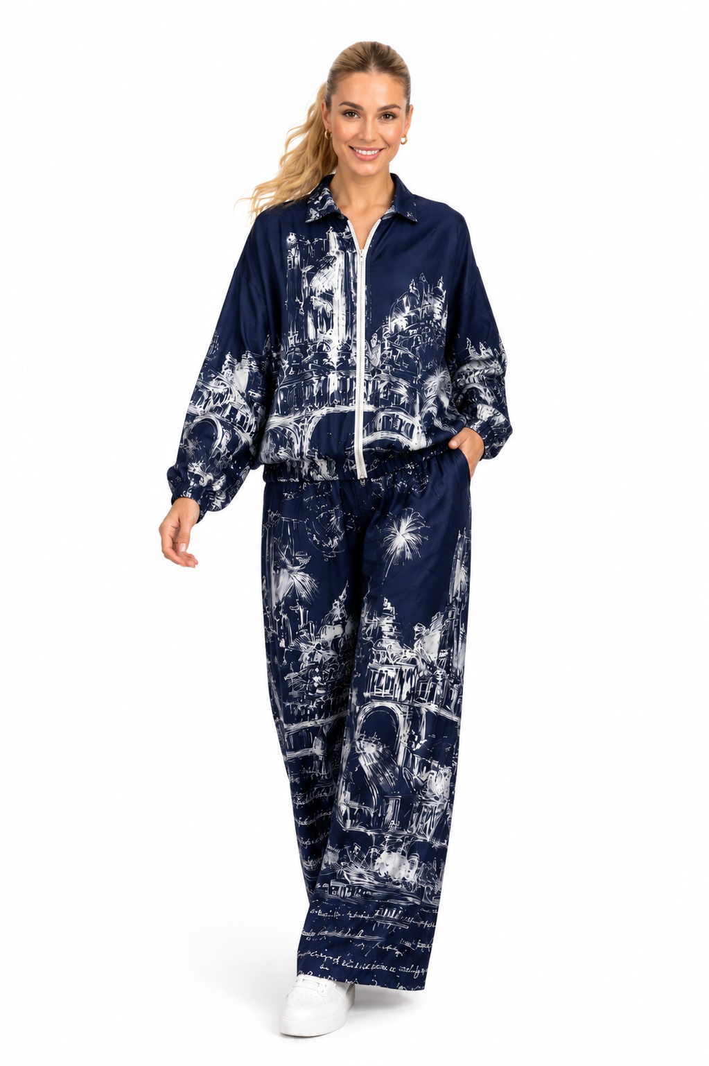 Set damă bleumarin Madzerini cu imprimeu urban artistic, jachetă bomber și pantaloni largi din mătase.